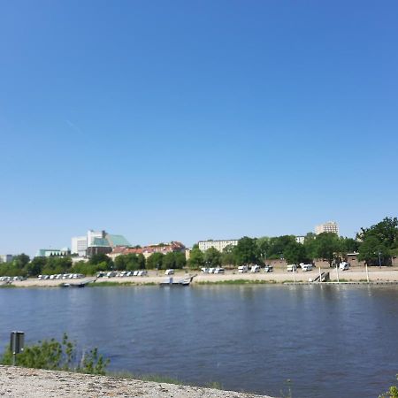 Ferienwohnung Zimmer An Der Zollelbe Magdeburg Exterior foto