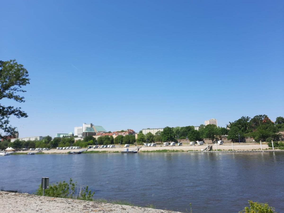 Ferienwohnung Zimmer An Der Zollelbe Magdeburg Exterior foto